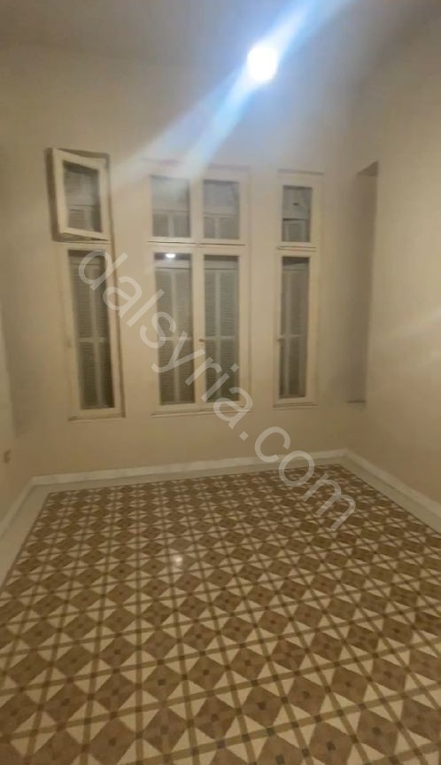 للإيجار شقة 90م في ساحة عرنوس 